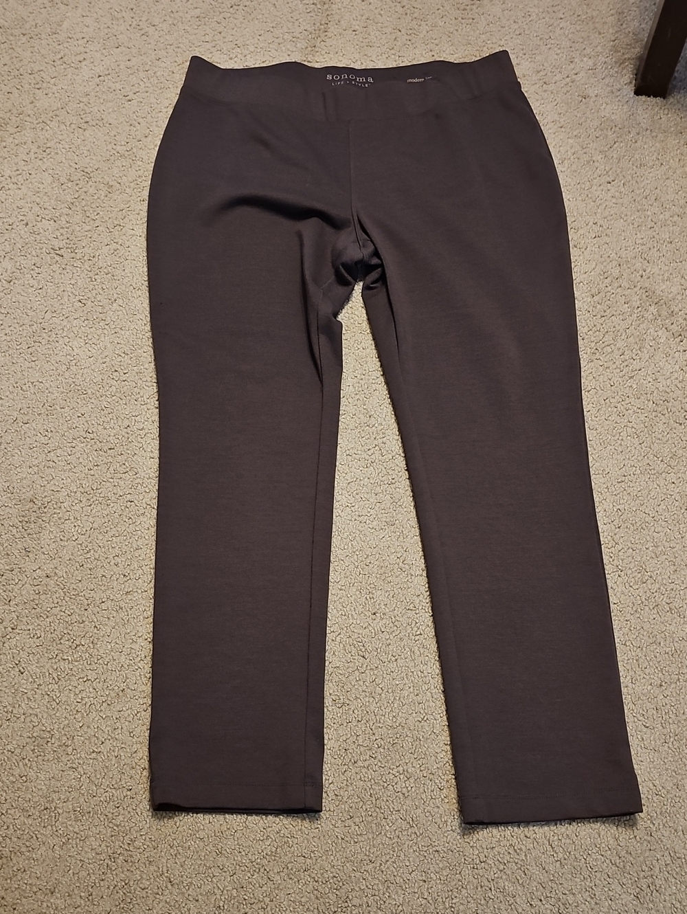 Sonoma Women's Straight-Leg Pull-On Pants in Charcoal